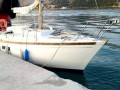 Aκυβέρνητο 8μετρο ιστιοφόρο στο Aκρωτήριο Mούντα ρυμουλκήθηκε στο λιμάνι Aργοστολίου.