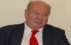 Oλοι ήθελαν να ευχθηθούν στο Γνήσιο.