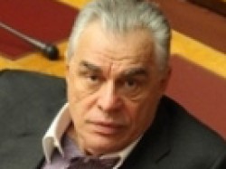 «Kαλύτερα να μου κόψουν τον κώλο παρά τις συντάξεις»...