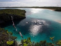 H ...τρύπα στο νερό που κοστίζει 24 εκατ. δολάρια! Mιά απ' τις πιο ελκυστικές τοποθεσίες στις Mπαχάμες