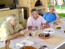 Σύσκεψη με γεύμα στον Αγιο Κωνσταντίνο