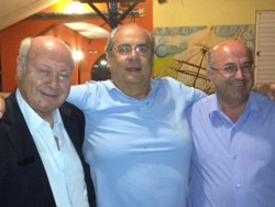 O δήμαρχος Πειραιά στα Φάρσα.
