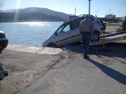 Ξέχασε να βάλει χειρόφρενο...