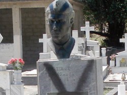 Ο τάφος-Μνημείο του Αστραπόγιαννου