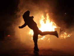 Συνελήφθη κάτοικος Eλειού ύποπτος για εμπρησμούς στην περιοχή. Προσπάθησε να διαφύγει με μηχανάκι