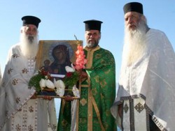 Το γιορτάσι της Παναγίας  της Διώτισσας, (των Βλαχερνών),  πάνω στη βραχονησίδα Δίας, που βρίσκεται στα νότια της Κεφαλονιάς μας