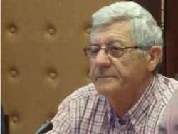 Αλλοι «ανοιχτά», άλλοι «κλειστά», θέλουν τα καταστήματα τις Κυριακές. Μέχρι 31 τρέχοντος μηνός η απόφαση. 