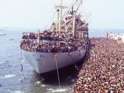 Μία εικόνα 1000 λέξεις: Όταν το Vlora έδενε στο Μπάρι Μία εικόνα 1000 λέξεις: Όταν το Vlora έδενε στο Μπάρι