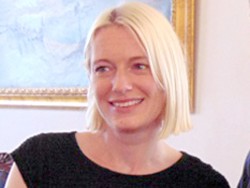 H δημοσιογράφος Joanna Booth