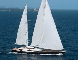 Ιστιοφόρο προσέκρουσε σε βράχο, στον Kατελειό. Τράκαραν τουριστικό και ιστιοφόρο στον Πόρο Ιστιοφόρο προσέκρουσε σε βράχο, στον Kατελειό. Τράκαραν τουριστικό και ιστιοφόρο στον Πόρο