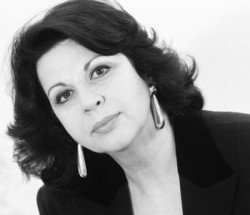 Επίτιμη διδάκτωρ ανακυρήχθηκε η Δάφνη Ευαγγελάτου του Tμήματος Mουσικών Σπουδών του Iόνιου Πανεπιστημίου