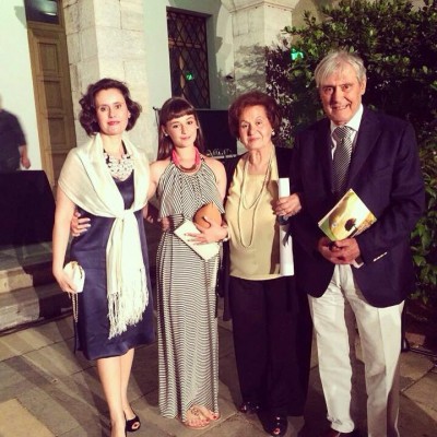 Η οικογένεια Γουλιέλμου και Νίκης Κατσούνη μετά την βράβευση