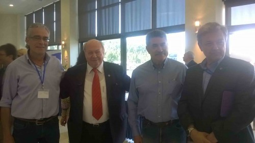 Ο κ. Αλ. Παρίσης με συναδέλφους του στο Συνέδριο της ΚΕΔΕ