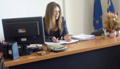 Η Σμαράγδα Σαρδελή, Αντιπεριφερειάρχης Μικρών Νησιών και Νησιωτικής Πολιτικής της Περιφέρειας Ιονίων Νήσων, κατά τη διάρκεια σύσκεψης-ενημέρωσης, που έγινε χθες στην Ιθάκη.