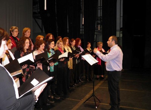 H γυναικεία χορωδία της KEΔHKE