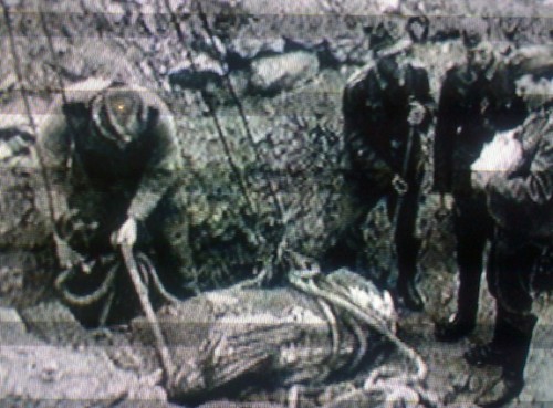 Γερμανοί αξιωματικοί και διπλωματικοί υπάλληλοι κατά διαστήματα έκλεψαν πολλά αρχαία από το μουσείο της πόλης.