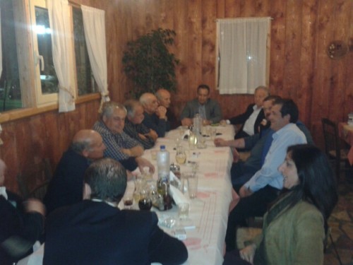 Από τη χθεσινοβραδινή μάζωξη με τον  Παύλο στα Ομαλά