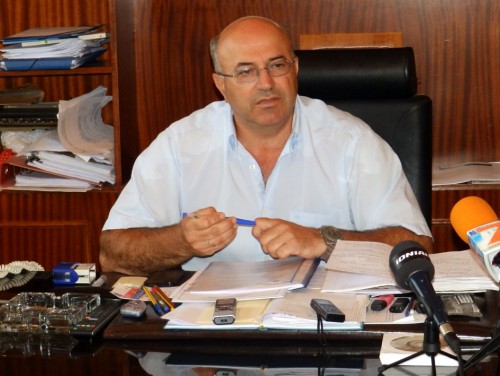 Ο απερχόμενος αντιπεριφερειάρχης κ. Σωτήρης Κουρής κατά τη χθεσινή συνέντευξη